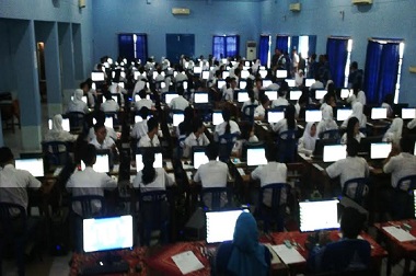 Risma tak Pusingkan Nilai UNBK SMP Surabaya Rendah