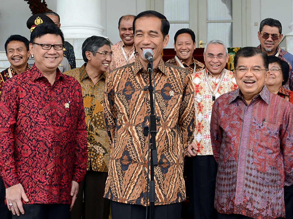 Presiden Jokowi dan jajaran menteri. MI/PANCA SYURKANI.