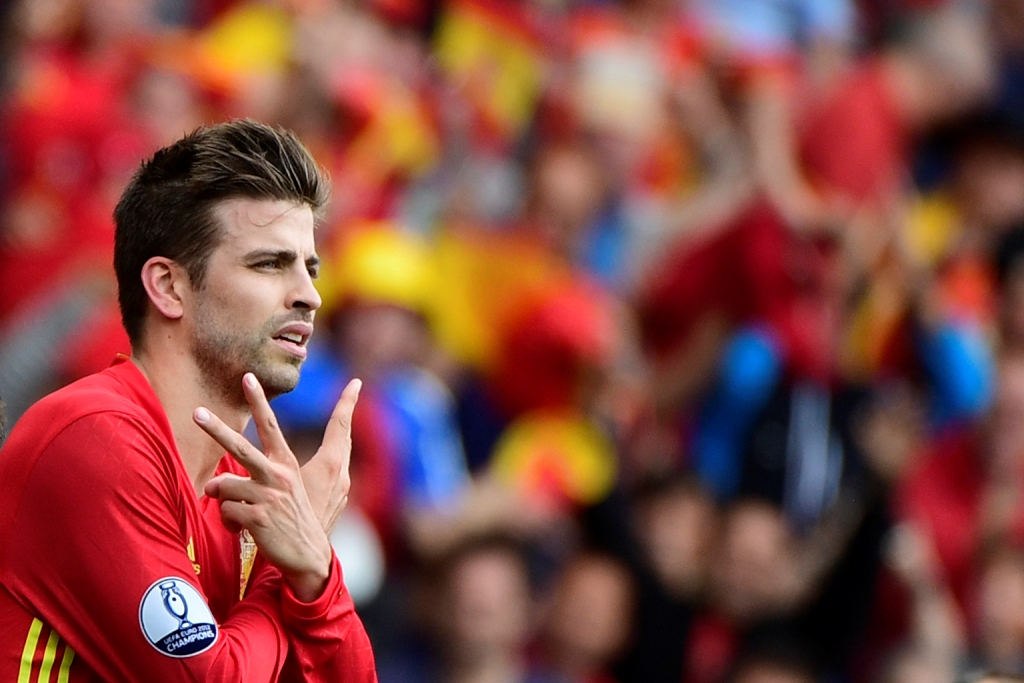 Selebrasi gol Gerard Pique. (AFP PHOTO / PIERRE-PHILIPPE MARCOU)