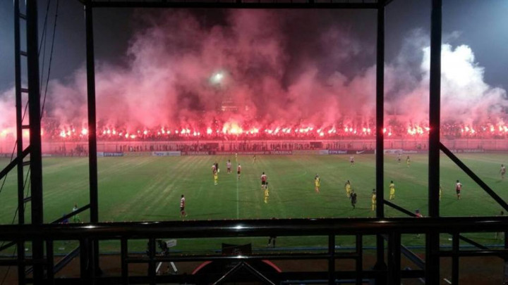 Wasit Madura vs Persiba Sesak Napas Usai Kembang Api Menyala di Stadion