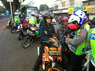 Dalam Sehari Polisi Tilang 274 Penerobos Busway