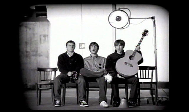 Lagu Oasis Favorit Para Ayah saat Berkaraoke