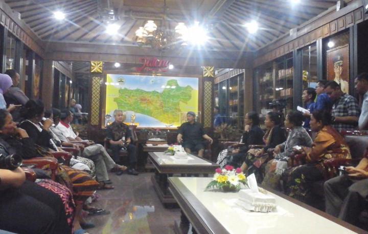 9 Srikandi Kendeng Temui Ganjar Tolak Pabrik Semen