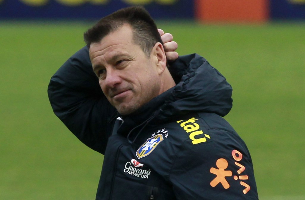 Pelatih timnas Brasil Carlos Dunga. (AFP PHOTO/CLAUDIO REYES)