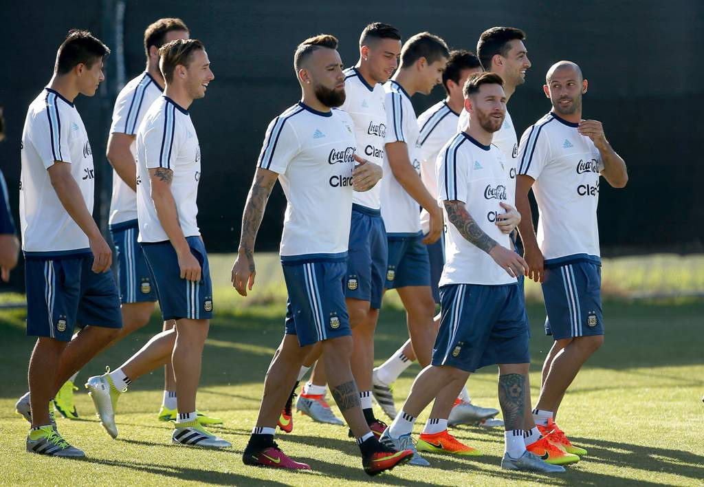 Timnas Argentina sedang berlatih. (Foto: AFP/Tony Avelar)