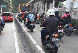 Denda Rp500 Ribu Tak Gentarkan Penerobos Busway