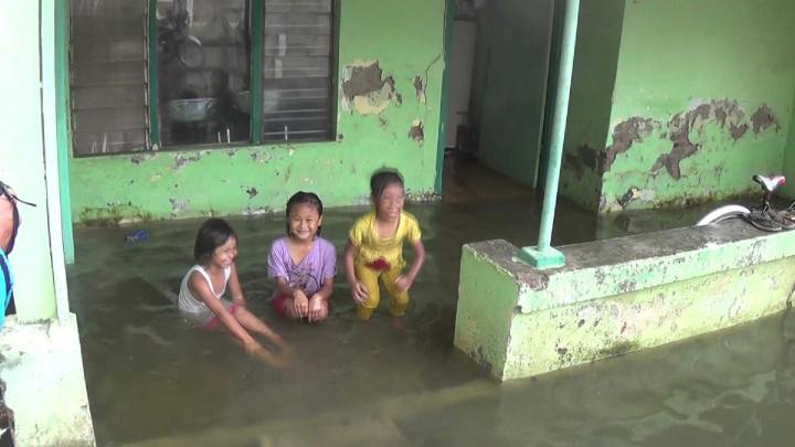 Dua Pekan Rob Genangi Kampung Nelayan di Kendal