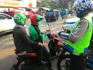 Alasan Driver Go-Jek Kerap Terobos Busway