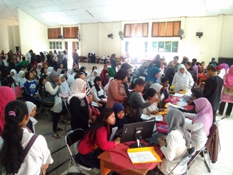 Ratusan Calon Siswa Padati Hari Pertama Pendaftaran SMA di Bandung
