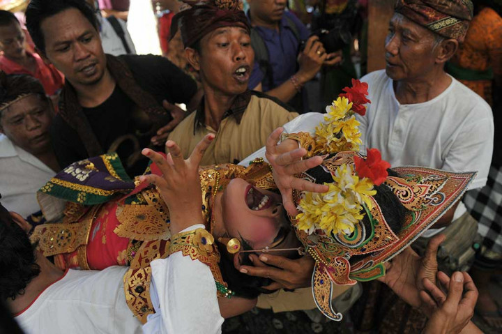 Pentaskan Tari Sakral Bali, 9 Penari Kesurupan