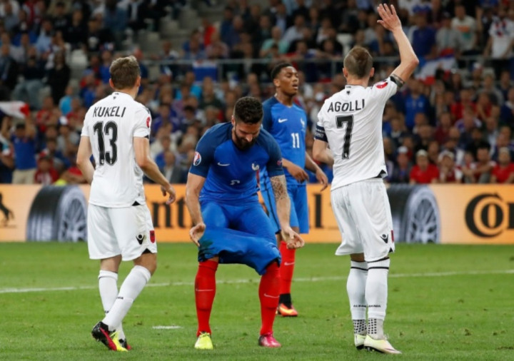 Babak 1: Prancis Kesulitan Membongkar Pertahanan Albania