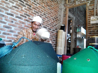 Peci Sufi Cirebon Digemari hingga Timur Tengah