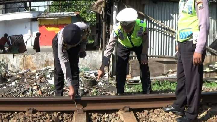 Beberapa Pengait Rel Kereta di Solo Hilang