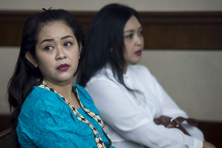 Dessy dan Uwi Kerap Tagih <i>Fee</i>