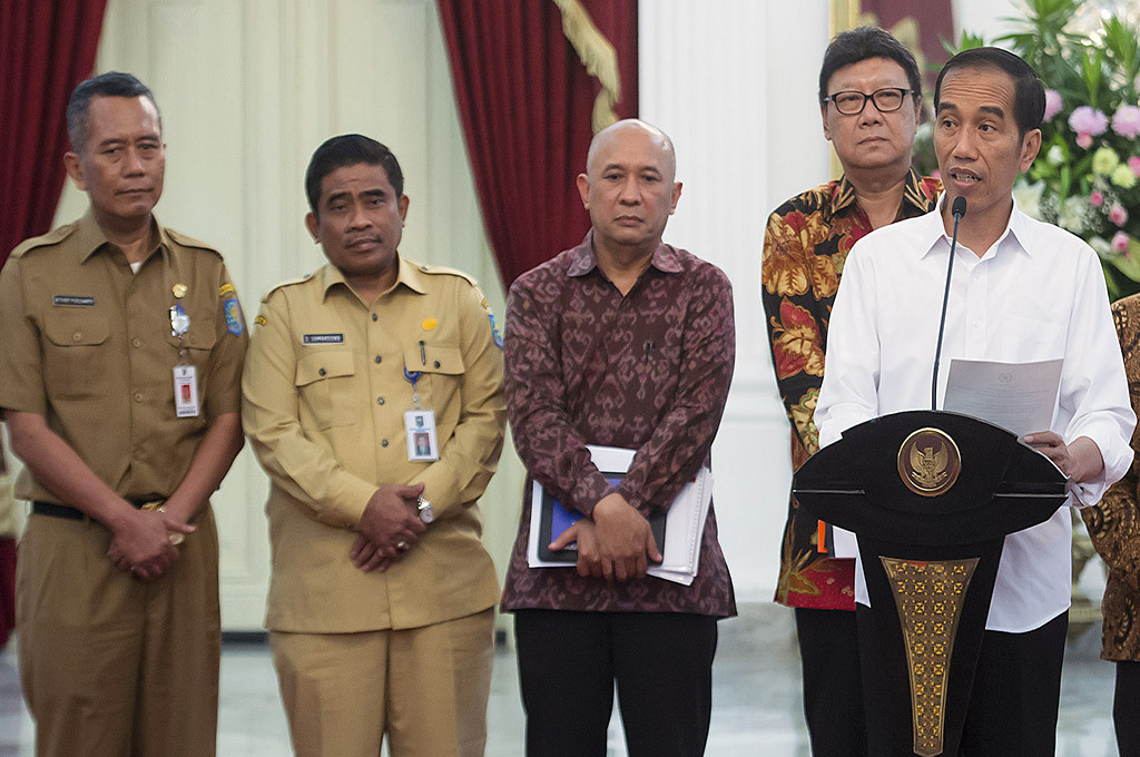 Presiden Joko Widodo mengumumkan Kementerian Dalam Negeri sudah membatalkan sebanyak 3.143 peraturan daerah dan peraturan kepala daerah yang dianggap bermasalah yang menghambat pertumbuhan ekonomi daerah dan memperpanjang jalur birokrasi -- ANT/Widodo S. 