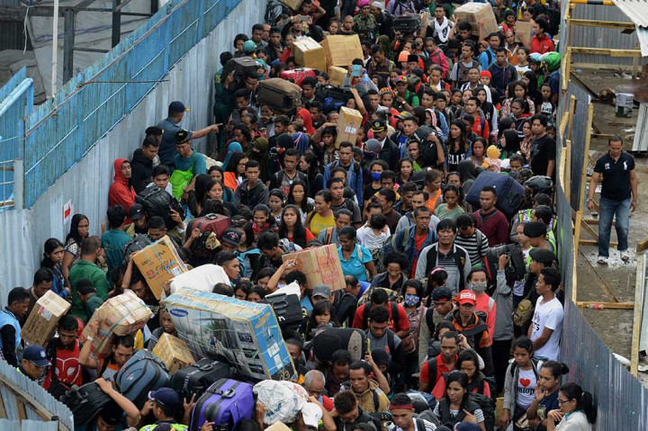 Ratusan Penumpang Bertiket Gelap Akhirnya Diberangkatkan