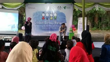 Dompet Dhuafa <i>Ngabuburit</i> Bersama Puluhan Anak Pengungsi