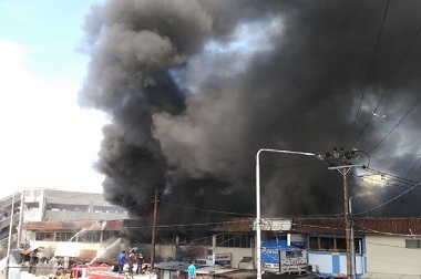 Belasan Ruko di Pasar Kanjengan Semarang Terbakar