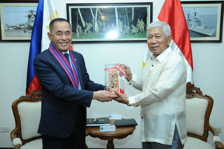 Menhan ke Filipina Bahas Kerja Sama Pertahanan