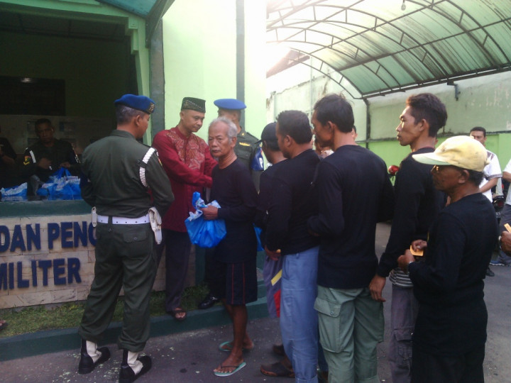 Terjaring Operasi, Pengemudi Becak Malah Gembira