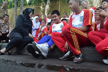 Risma Ajak Orangtua Peduli Perkembangan Anak-anak