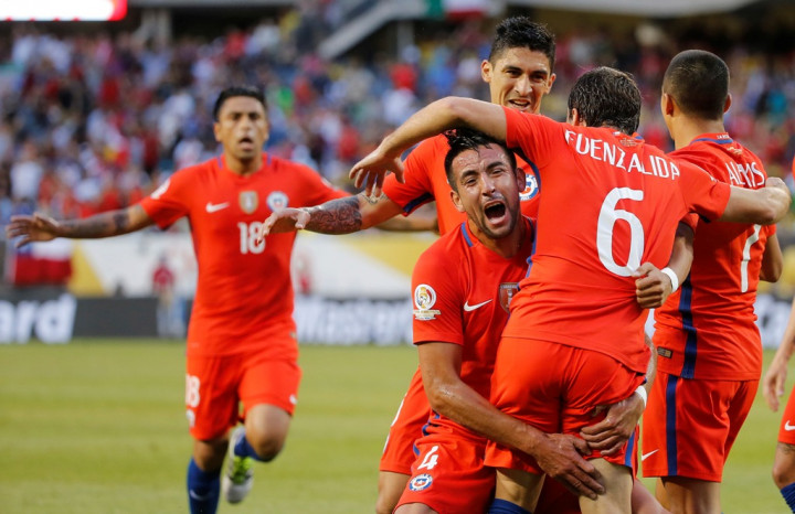 Cile Ungguli Kolombia, Babak Kedua Tertunda