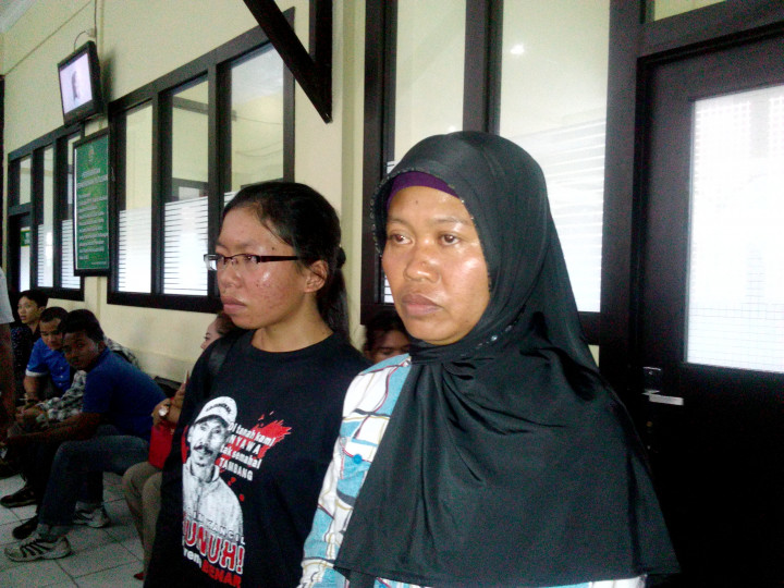 Istri Salim Kancil akan Mengadu ke Jokowi