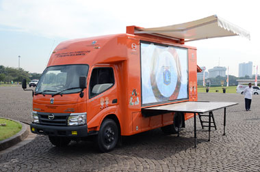 Dinas Kebersihan DKI Jakarta Punya Mobil Panggung