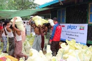 PKPU Kirim Ribuan Paket Makanan Berbuka Puasa ke Pengungsi Rohingya