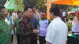 Mendag Tinjau Operasi Pasar Murah di Kramat Jati