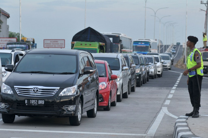 Kapolri Soroti Tol Brebes Timur