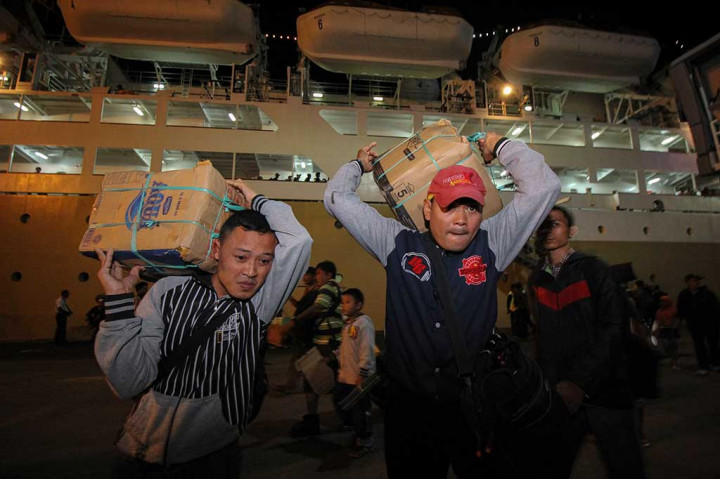 Ribuan Pemudik Tiba di Pelabuhan Tanjung Perak