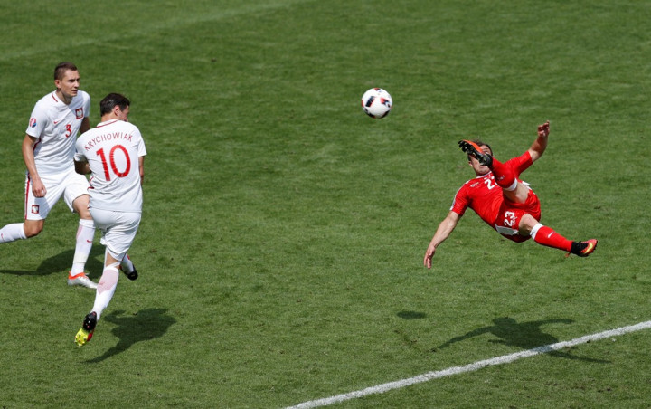 Gol Akrobatik Shaqiri Buat Pertandingan Dilanjutkan ke Perpanjangan Waktu