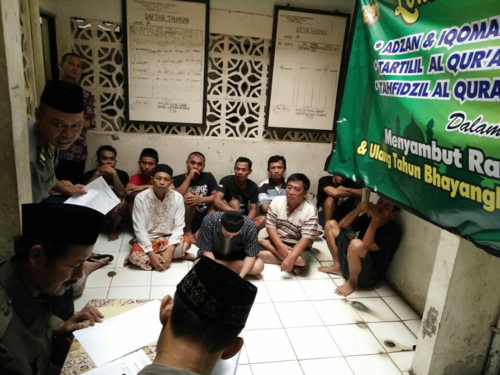 Ketika Tahanan Berburu Hidayah dan Hadiah Lewat Azan