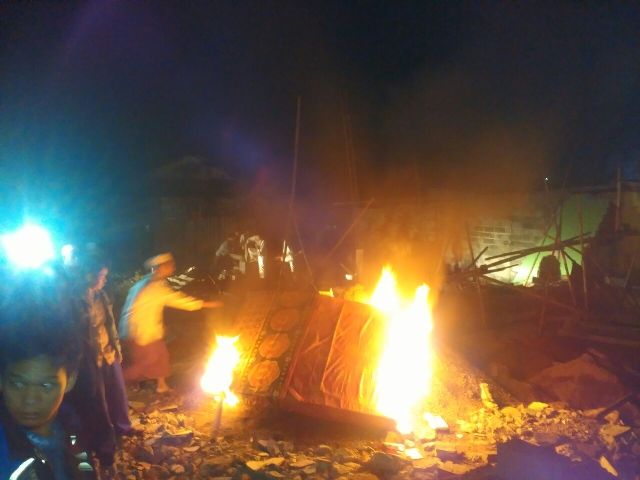 Warga Bakar Sarang PSK di Cileungsi