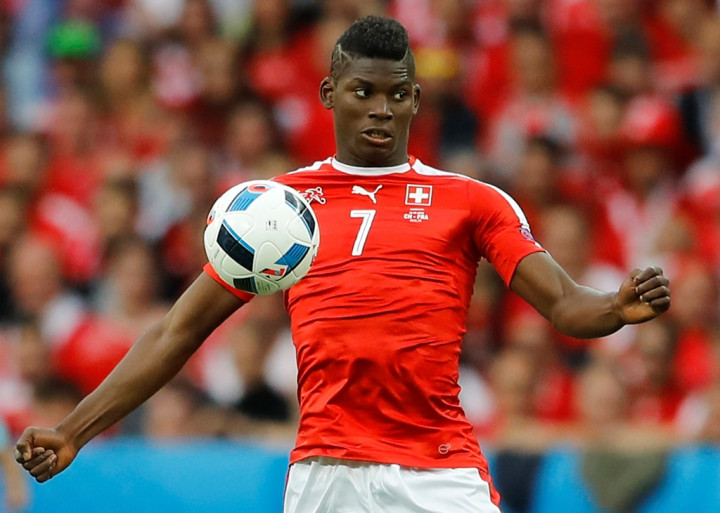 Kalahkan MU dan Arsenal, Schalke Resmi Gaet <i>Wonderkid</i> Swiss