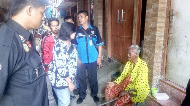 Nenek yang Dianiaya Cucu di Jakut Dibawa ke Panti Sosial  