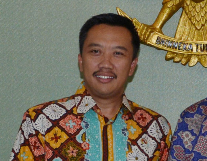 Menpora: ISC Tetap Berjalan, Persija Mendapatkan Sanksi