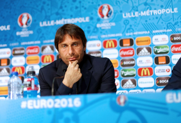 Fabregas Tak Percaya Soal Analisis Conte