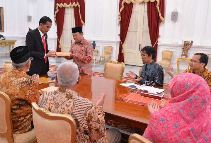 Tradisi Baru, Presiden Ajak Menteri Bayar Zakat di Istana