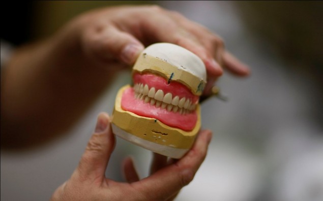 Gigi Tiruan, Solusi Bagi Penderita Gigi Rapuh