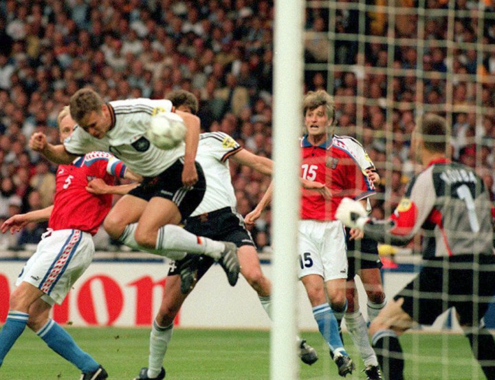 1996: Tandukan Bierhoff Bawa Jerman Berpesta di Tanah Inggris