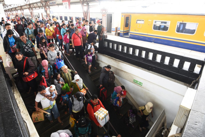 Pemudik via Pasar Senen dan Gambir Naik Lebih dari 100%
