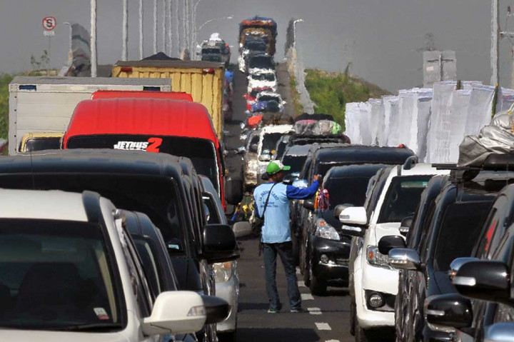 Exit Tol Pejagan-Brebes Timur Macet