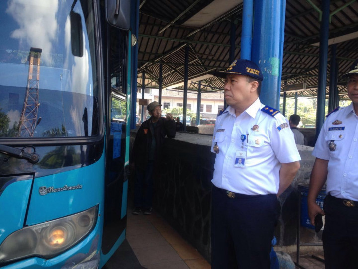 Bus Tanpa <i>Speedometer</i> dan Rem Tangan Beroperasi di Cirebon