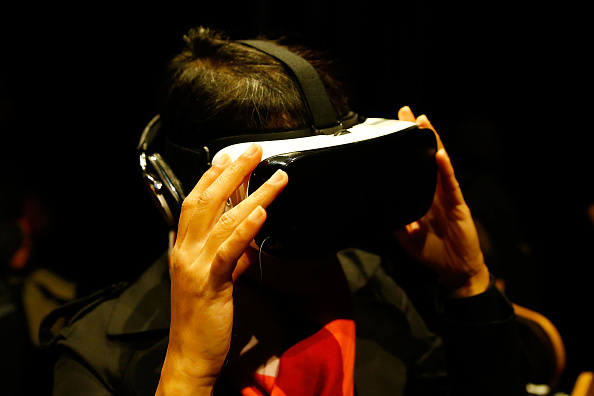 VR juga bisa dimanfaatkan di bidang militer (foto: Popular Mechanics)