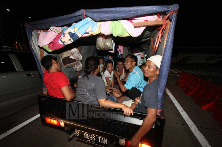 Mudik dengan Mobil Bak Terbuka