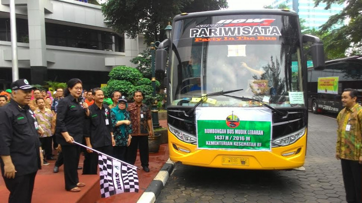 Menteri Nila Lepas Rombongan Mudik Lebaran Karyawan Kemenkes