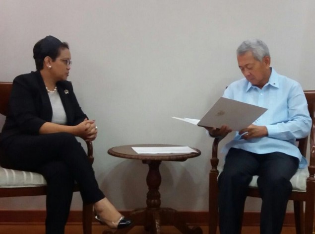 Retno Discusses Indonesian Hostages With Philippine FM