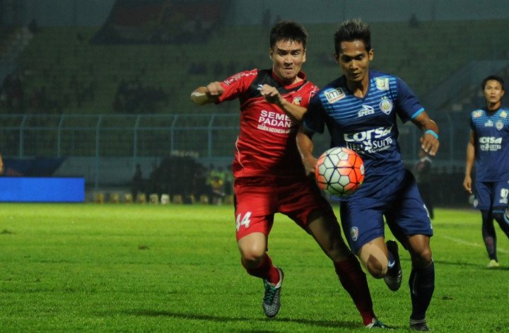Tekuk Semen Padang, Arema Cronus Makin Nyaman di Puncak Klasemen